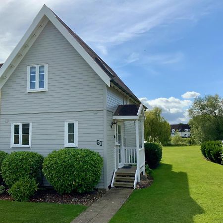 'That One' Our Cotswold Lakeside Lodge Cirencester Zewnętrze zdjęcie