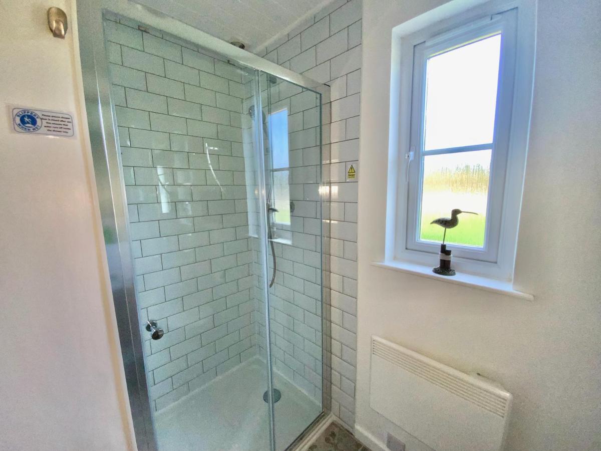 'That One' Our Cotswold Lakeside Lodge Cirencester Zewnętrze zdjęcie