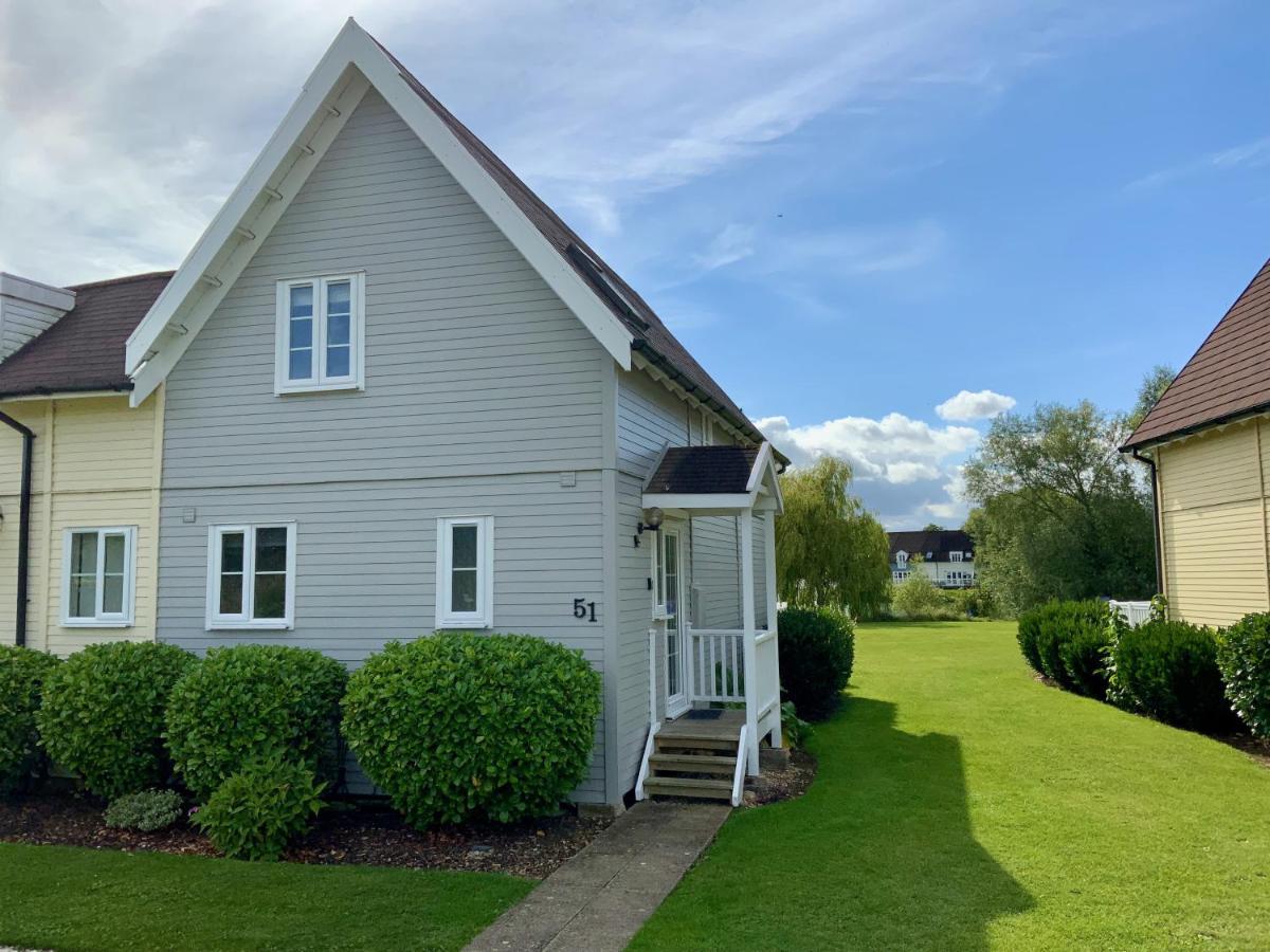 'That One' Our Cotswold Lakeside Lodge Cirencester Zewnętrze zdjęcie