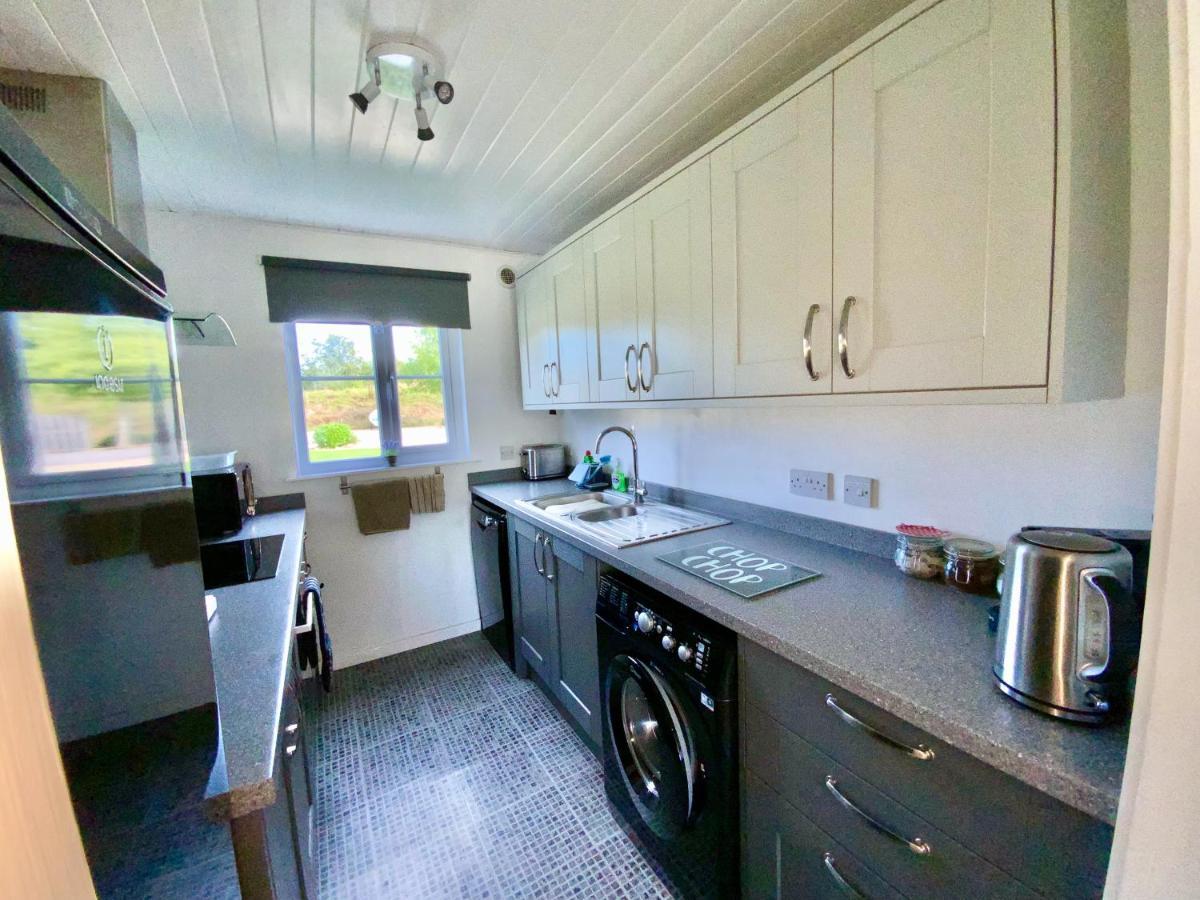 'That One' Our Cotswold Lakeside Lodge Cirencester Zewnętrze zdjęcie
