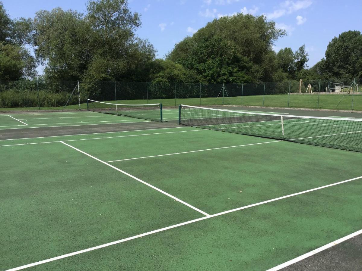 'That One' Our Cotswold Lakeside Lodge Cirencester Zewnętrze zdjęcie