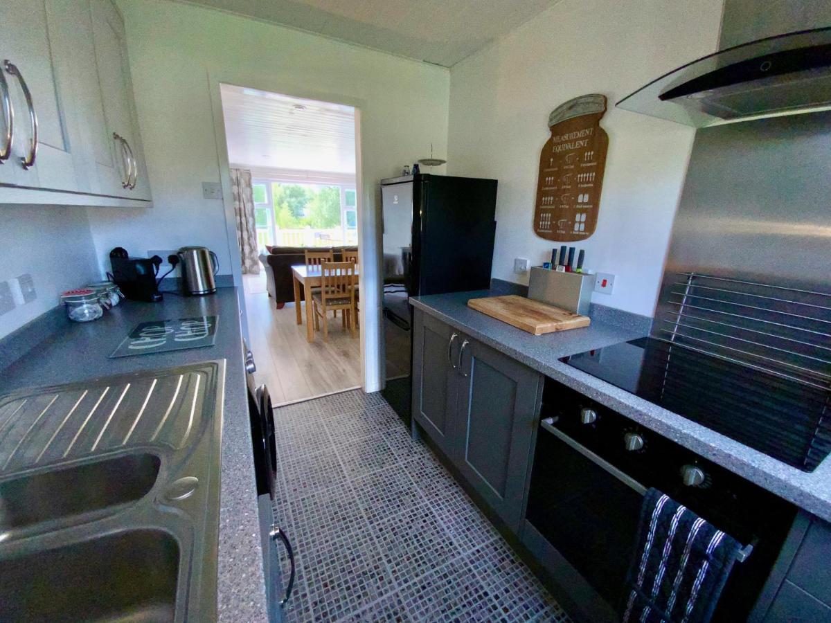 'That One' Our Cotswold Lakeside Lodge Cirencester Zewnętrze zdjęcie
