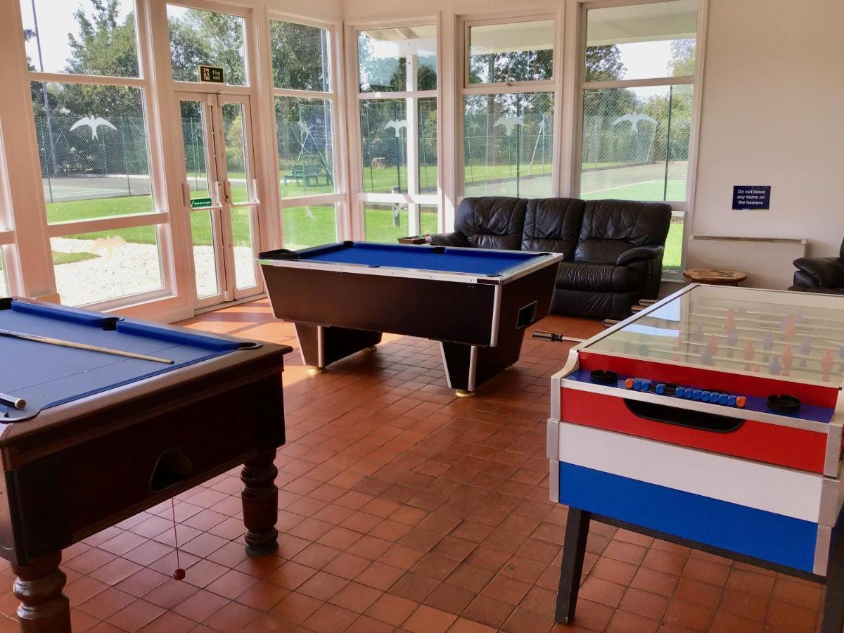 'That One' Our Cotswold Lakeside Lodge Cirencester Zewnętrze zdjęcie