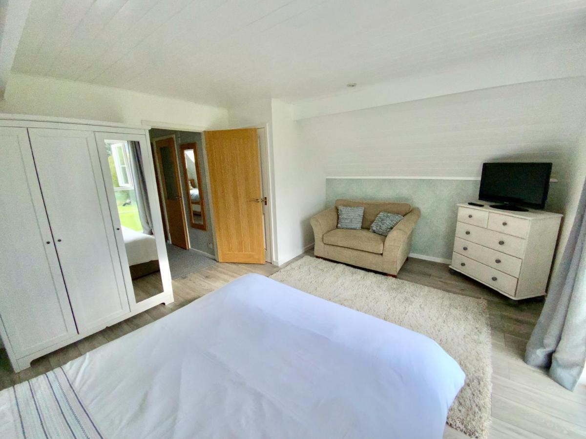 'That One' Our Cotswold Lakeside Lodge Cirencester Zewnętrze zdjęcie
