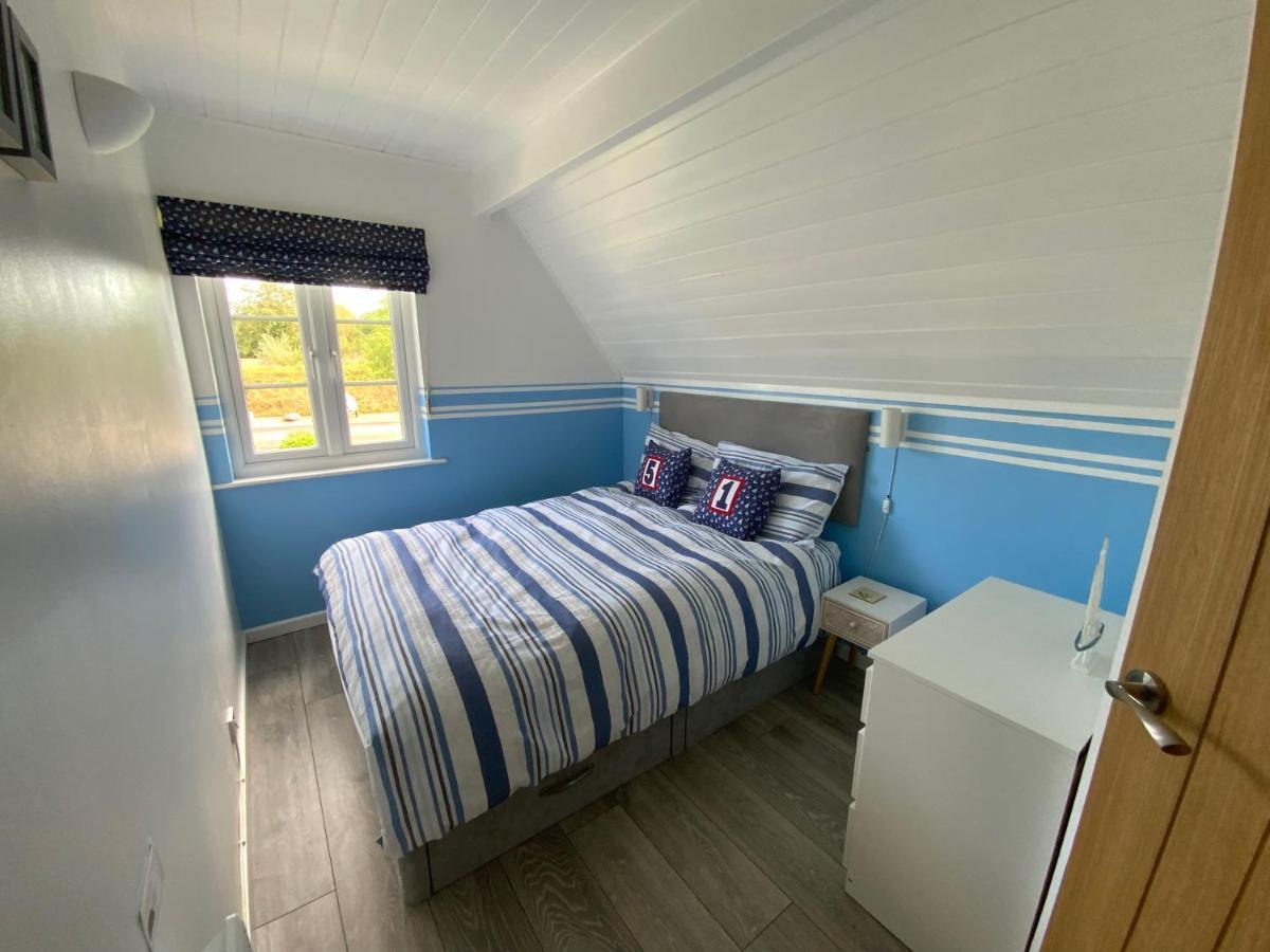 'That One' Our Cotswold Lakeside Lodge Cirencester Zewnętrze zdjęcie