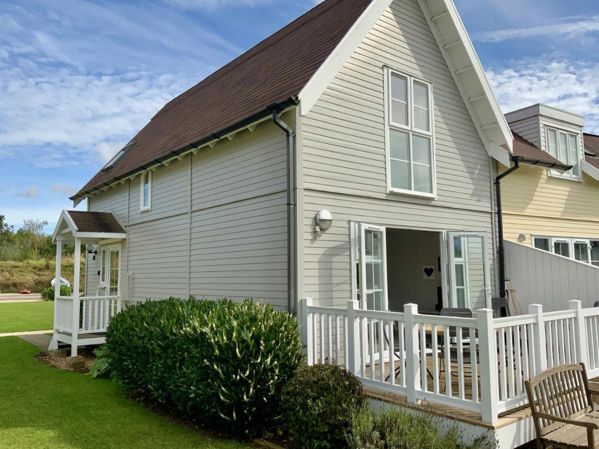 'That One' Our Cotswold Lakeside Lodge Cirencester Zewnętrze zdjęcie