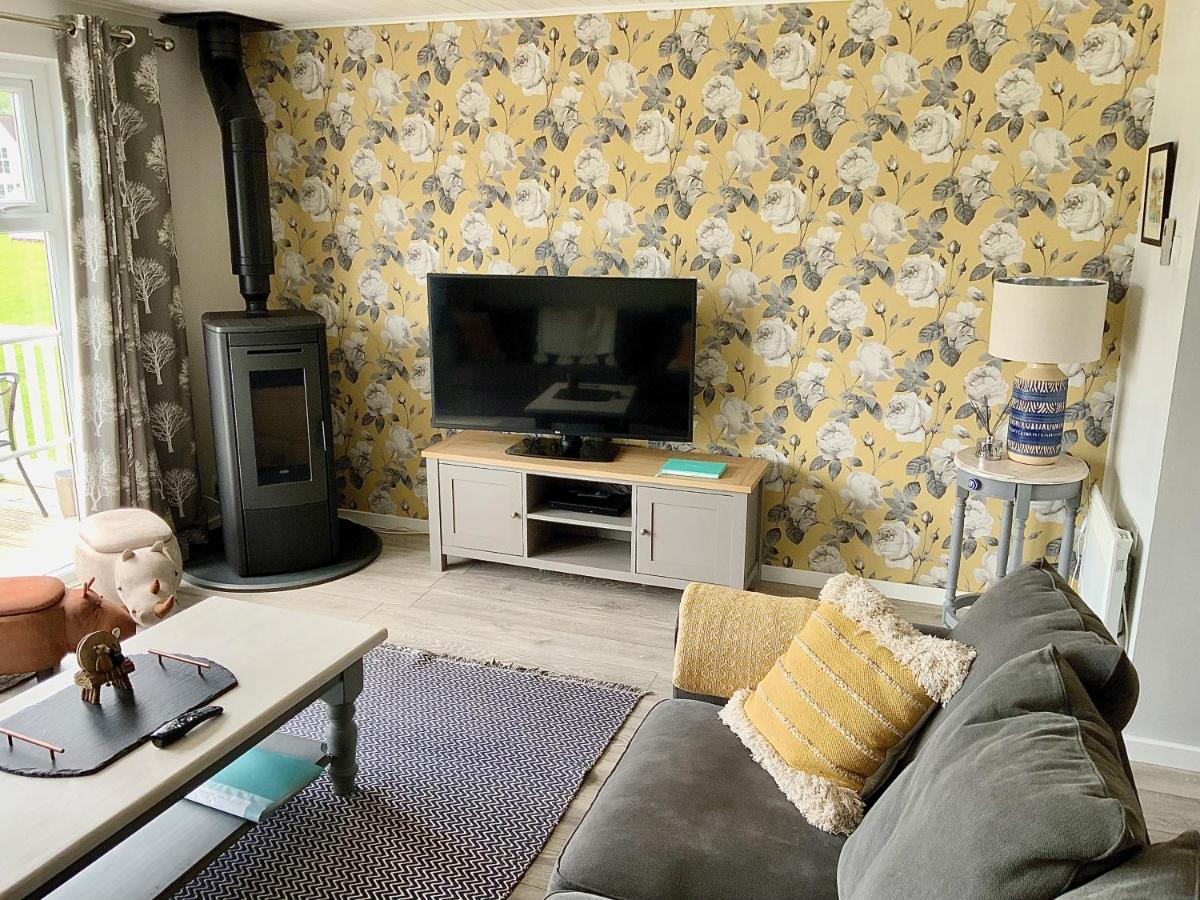 'That One' Our Cotswold Lakeside Lodge Cirencester Zewnętrze zdjęcie