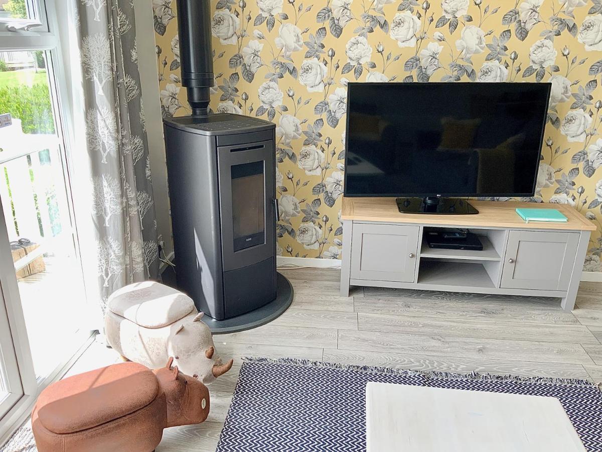 'That One' Our Cotswold Lakeside Lodge Cirencester Zewnętrze zdjęcie