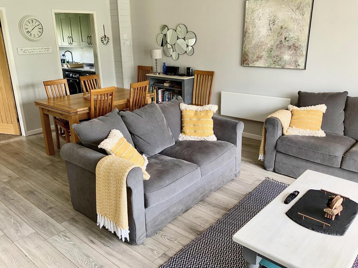 'That One' Our Cotswold Lakeside Lodge Cirencester Zewnętrze zdjęcie